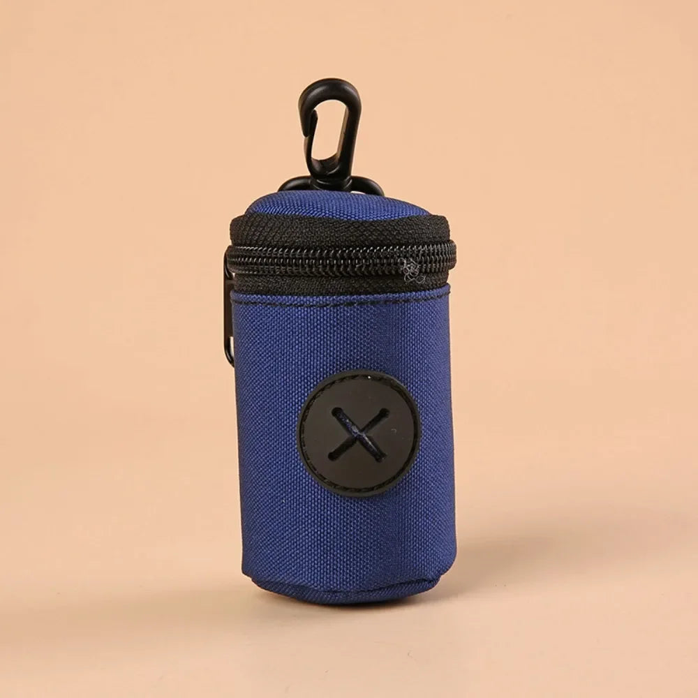 Distributeur de sacs pour chien – modèle graffiti bleu, accessoire tendance et fonctionnel